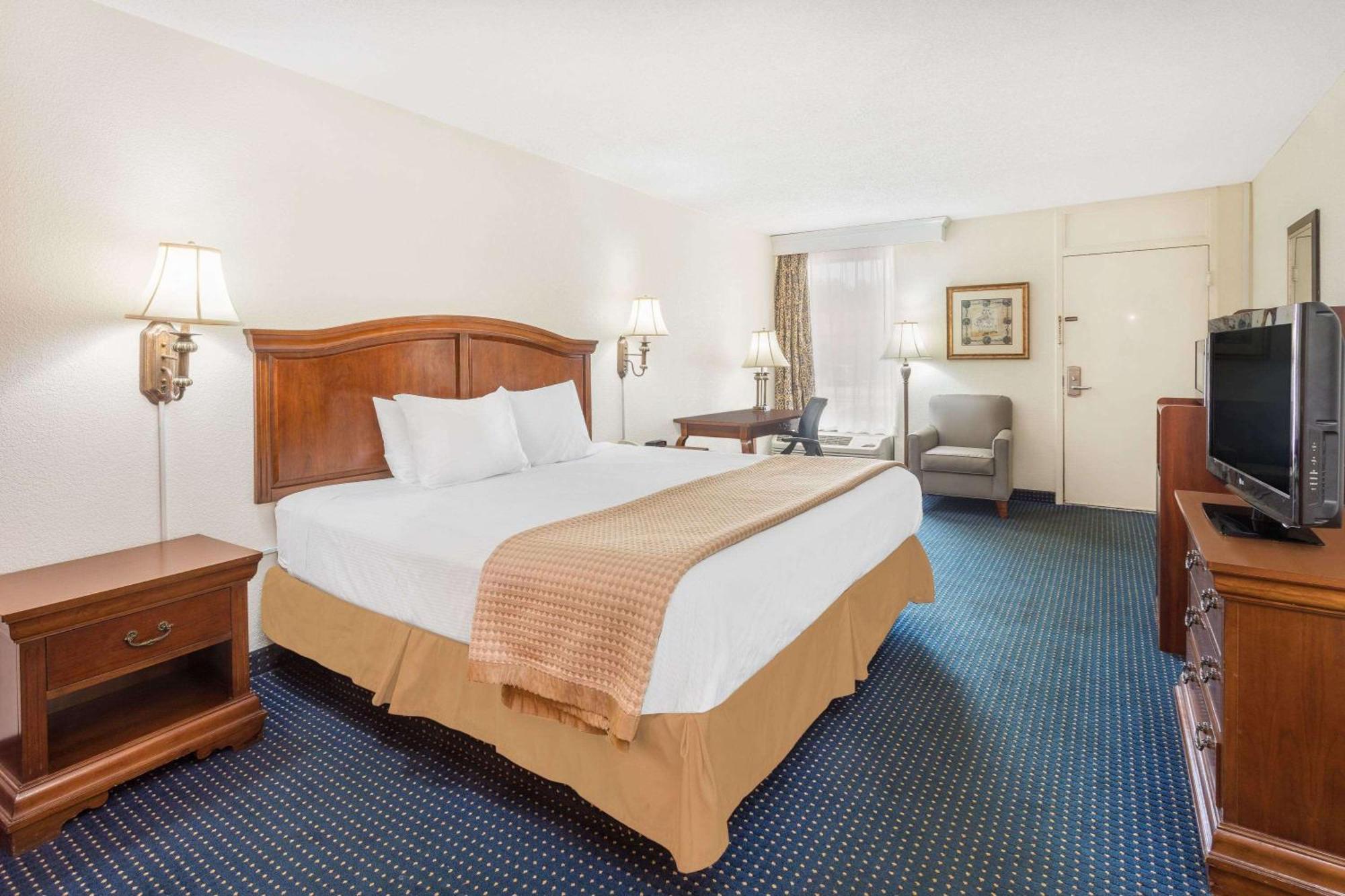 Hotel Baymont By Wyndham Rocky Mount I-95 Zewnętrze zdjęcie